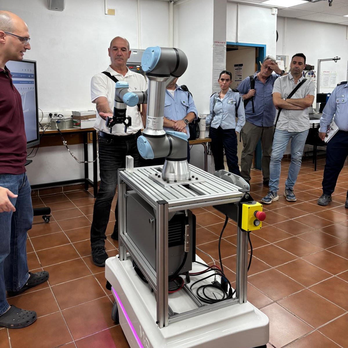 נציגי המכללה הטכנולוגית לתעופה בביקור במכללה