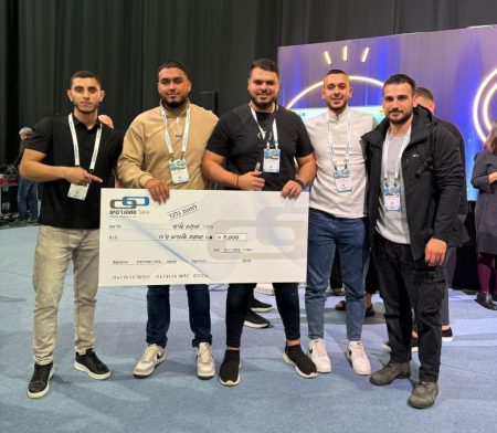 חמישה סטודנטים מהמחלקה להנדסה אזרחית זכו במקום השלישי בהאקתון