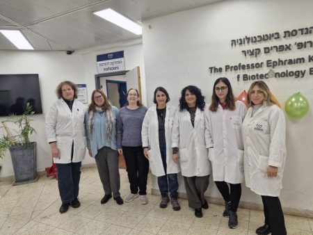 מצולמות: רגדה דבור, שורוק אסעד חרב, אריאלה כץ, ד"ר איריס ויץ, עינב גולן, ליאורה מנדלי ואירית ארנון